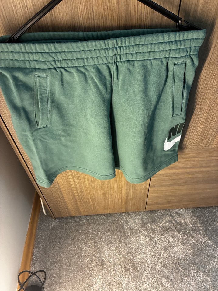Düğmeli Koyu Yeşil Erkek Spor Şort - Görsel 2