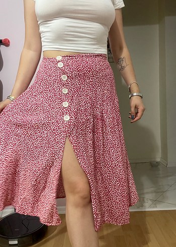 Düğmeli kırmızı Puantiyeli Midi Etek