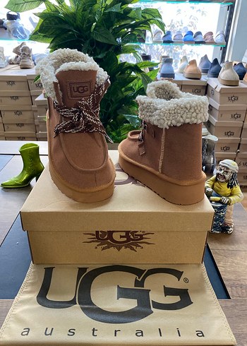 37 Beden UGG Kadın Taba Süet Kürklü Dolgu Topuk Bot