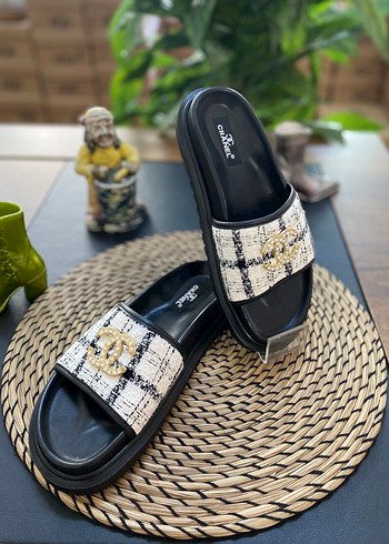 Chanel Kareli Tokalı Platform Topuklu Kadın Terlik