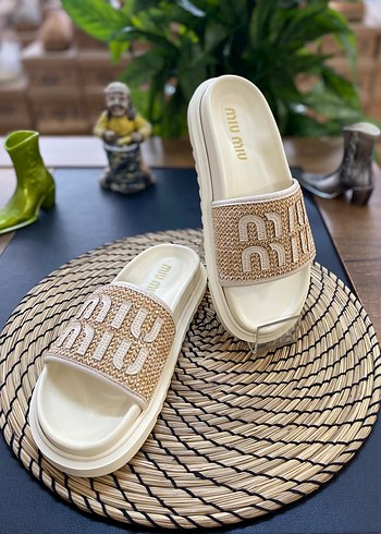 Miu Miu Beyaz Örgü Detaylı Platform Topuklu Terlik