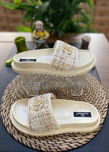 Chanel Beyaz Platform Topuklu Desenli İşlemeli Terlik