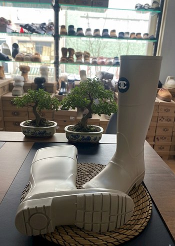 Chanel Logolu Siyah Mat Yağmur Çizmesi - Görsel 3