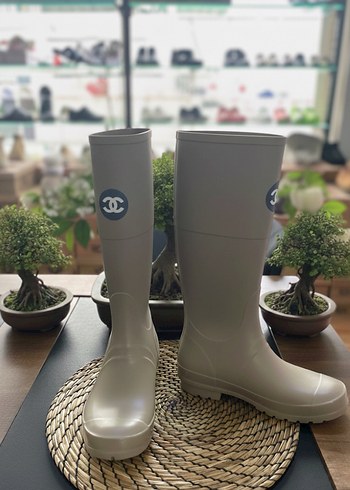 Chanel Logolu Siyah Mat Yağmur Çizmesi - Görsel 2