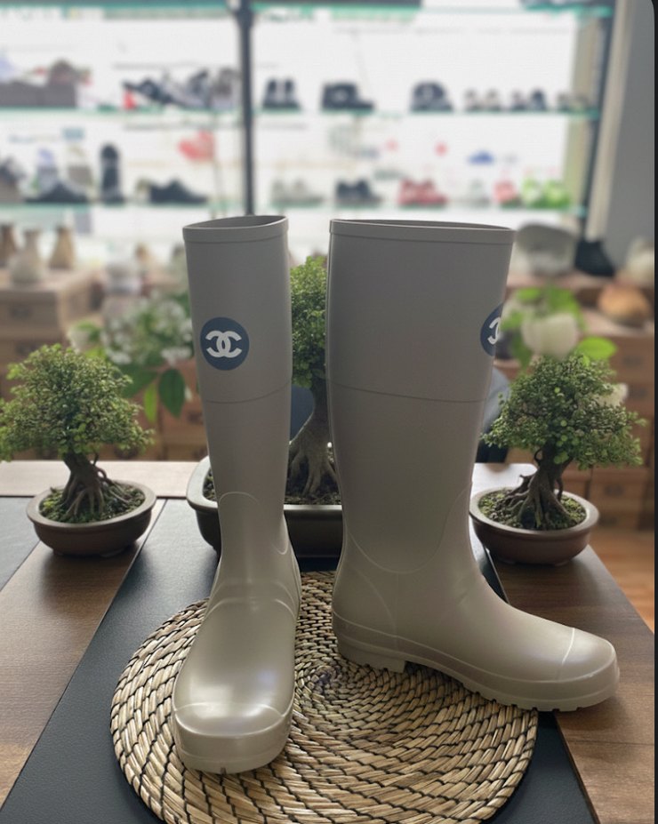 Chanel Logolu Siyah Mat Yağmur Çizmesi - Görsel 2