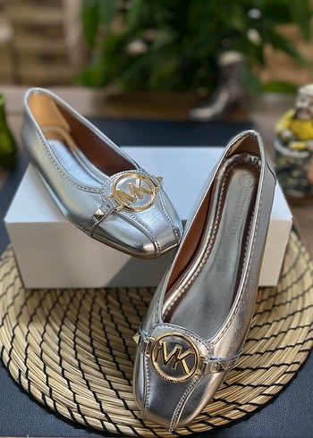 M.Kors Gri Metalik Kadın Tokalı Babet - Görsel 3