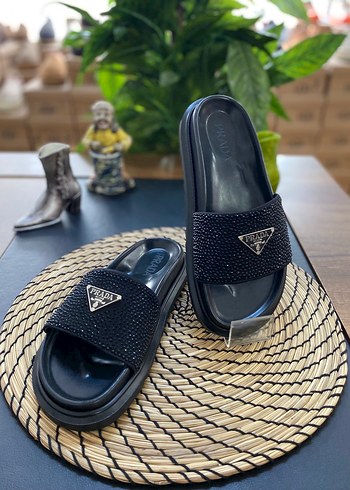 Siyah Parlak Taşlı Platform Kadın Terlik