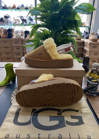UGG Kadın Lastikli Tüylü Taba Platform Terlik