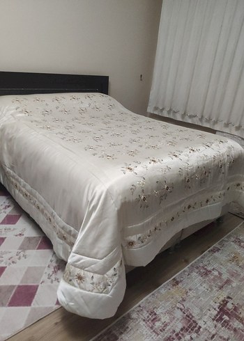 İşlemeli Beyaz Krem Yatak Örtüsü - Görsel 7