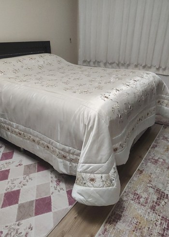 İşlemeli Beyaz Krem Yatak Örtüsü - Görsel 4