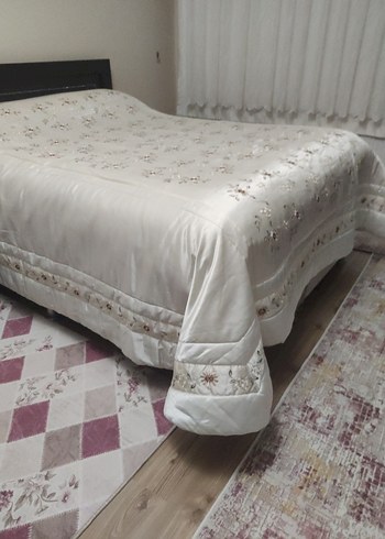 İşlemeli Beyaz Krem Yatak Örtüsü - Görsel 2