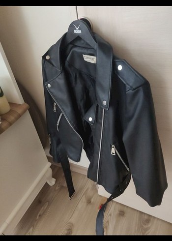 Siyah Kısa  Deri Ceket iç astar bir kısım yırtılmış - Görsel 2