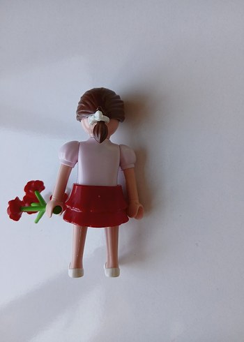 Kırmızı Elbiseli Renkli Figür