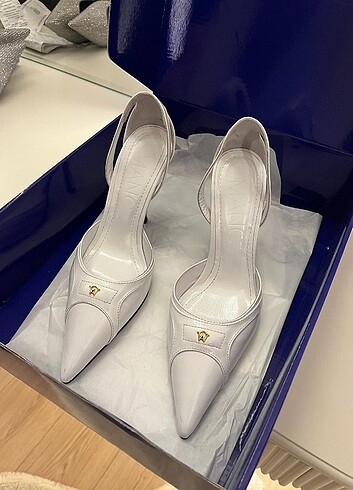 39 Beden LILITH HEELS-WHITE