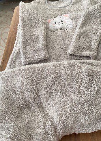 Gri Nakışlı Peluş gece Kıyafeti - Görsel 2