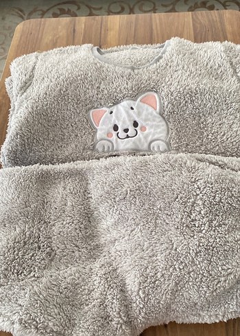 Gri Nakışlı Peluş gece Kıyafeti - Görsel 4