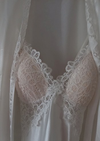 Beyaz Uzun Kollu Kadın Sabahlık - Görsel 2