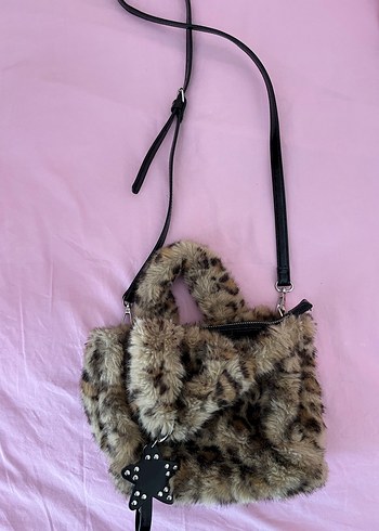 stradivarius leopar desenli peluş çanta