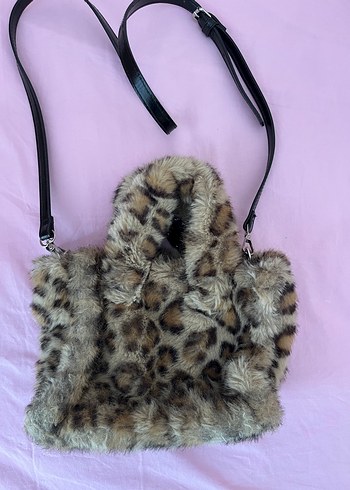 Stradivarius stradivarius leopar desenli peluş çanta