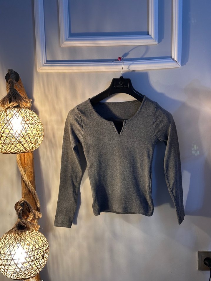 Gri Damla Yaka Bluz - Görsel 3