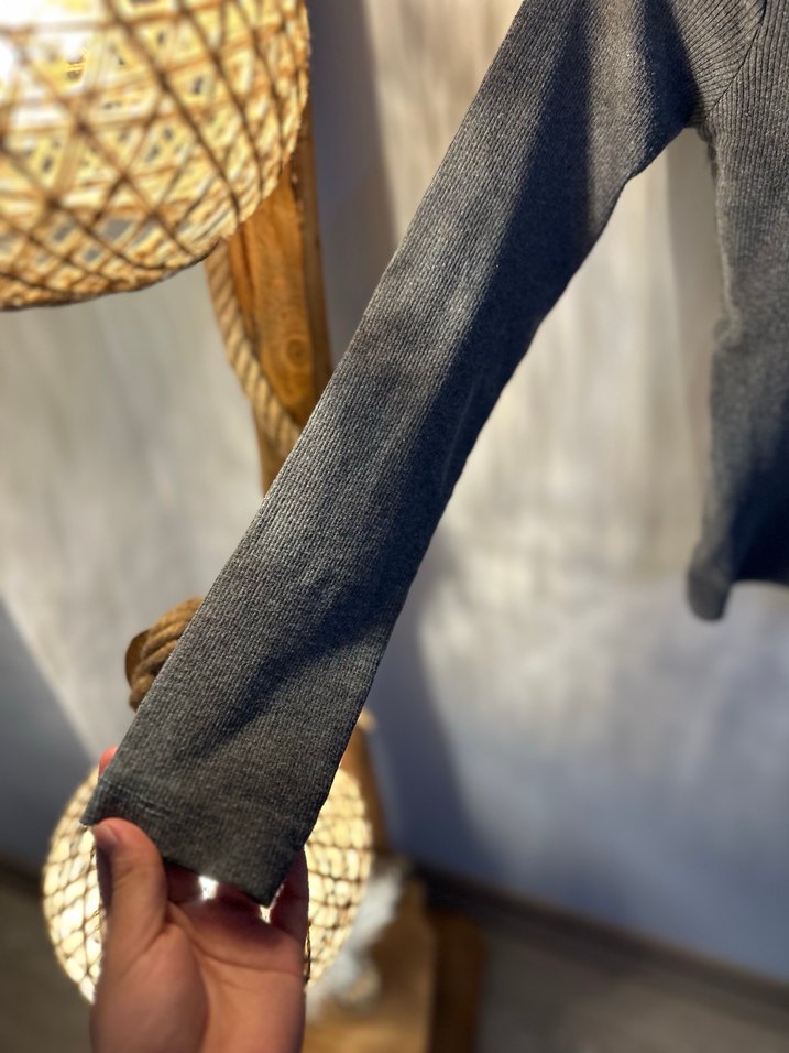 Gri Damla Yaka Bluz - Görsel 4