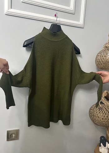 Haki Yeşil Omuz Dekolteli Triko Kazak - Görsel 3