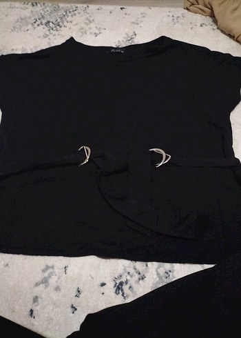 Siyah Kemerli Tişört - Görsel 2