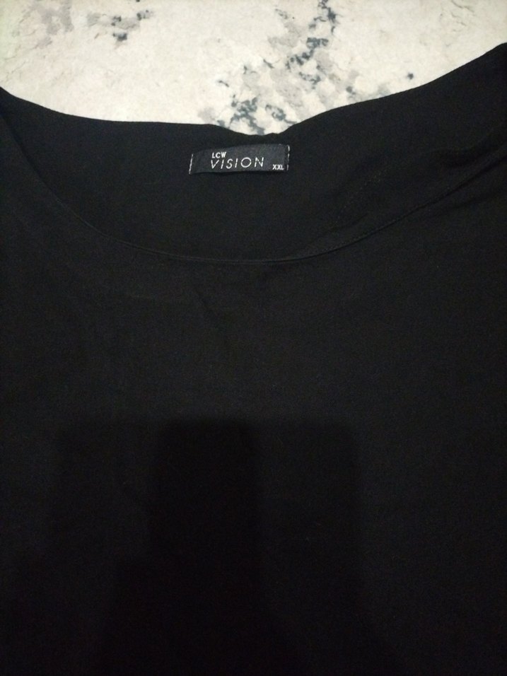 Siyah Kemerli Tişört - Görsel 3