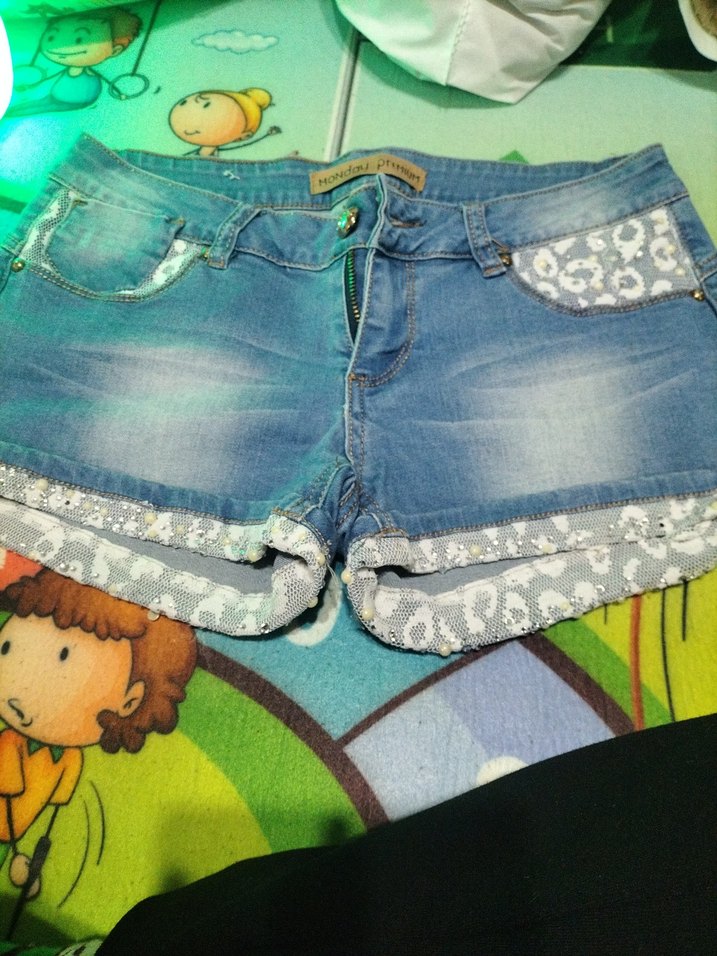 Düğmeli Renkli Batik Desenli Mini Kot Şort - Görsel 2