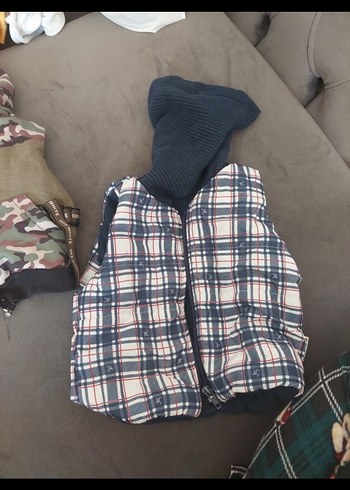 Kareli Erkek Çocuk Boğazlı Triko Yelek