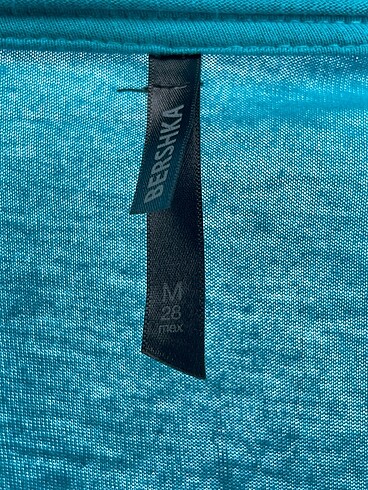 m Beden çeşitli Renk Bershka Bluz %70 İndirimli.