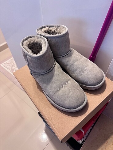 Ugg Ugg bot