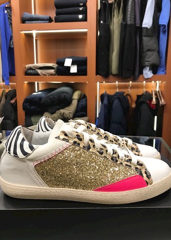 Golden Goose Deluxe 39