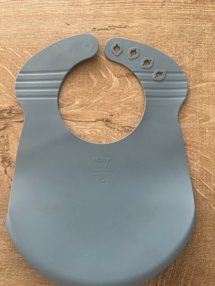 Nuby mavi renkte, orjinal küçük uzaylılar temalı mama önlüğü - Görsel 2