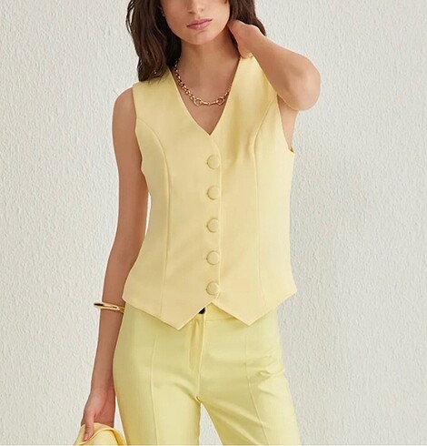 Trendyol & Milla Limon Sarı Fitted Düğmeli Crop Dokuma Yelek ????