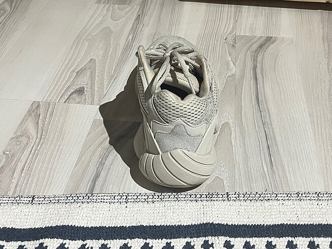 42 Beden beyaz Renk yeezy 500