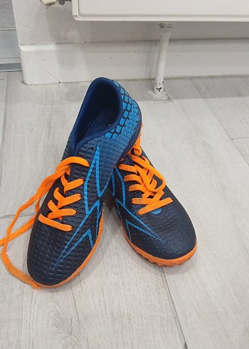 Kinetix Canli Turuncu Detayli Lacivert Futbol Ayakkabisi