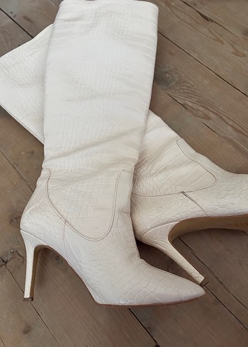 Beyaz Deri Yılan Baskılı Dizüstü Çizme - Görsel 2