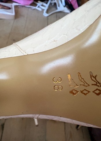 Beyaz Deri Yılan Baskılı Dizüstü Çizme - Görsel 3