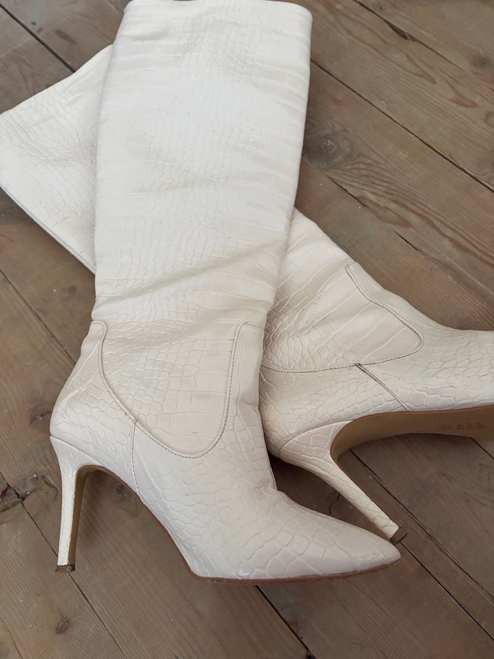 Beyaz Deri Yılan Baskılı Dizüstü Çizme - Görsel 2