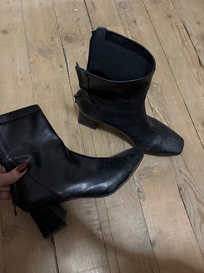 Tokalı Siyah Kadın Botu, Kalın Topuklu - Görsel 2