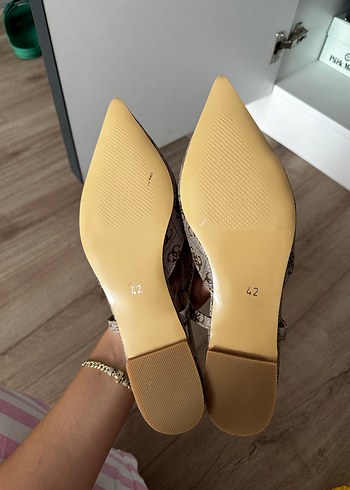 42 Beden Guess Gri Yılan Desenli Sivri Burunlu Kadın Babet