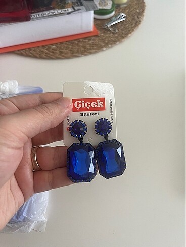 Saks mavi küpe