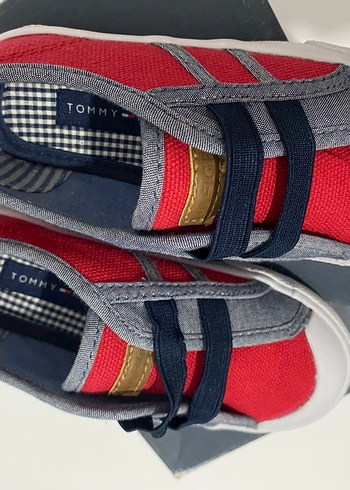 25 Beden Tommy Hilfiger Erkek Çocuk Kırmızı Gri Spor Ayakkabı