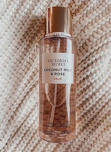 Victoria's Secret Coconut Milk & Rose Calm 250 ML Vücut Spreyi