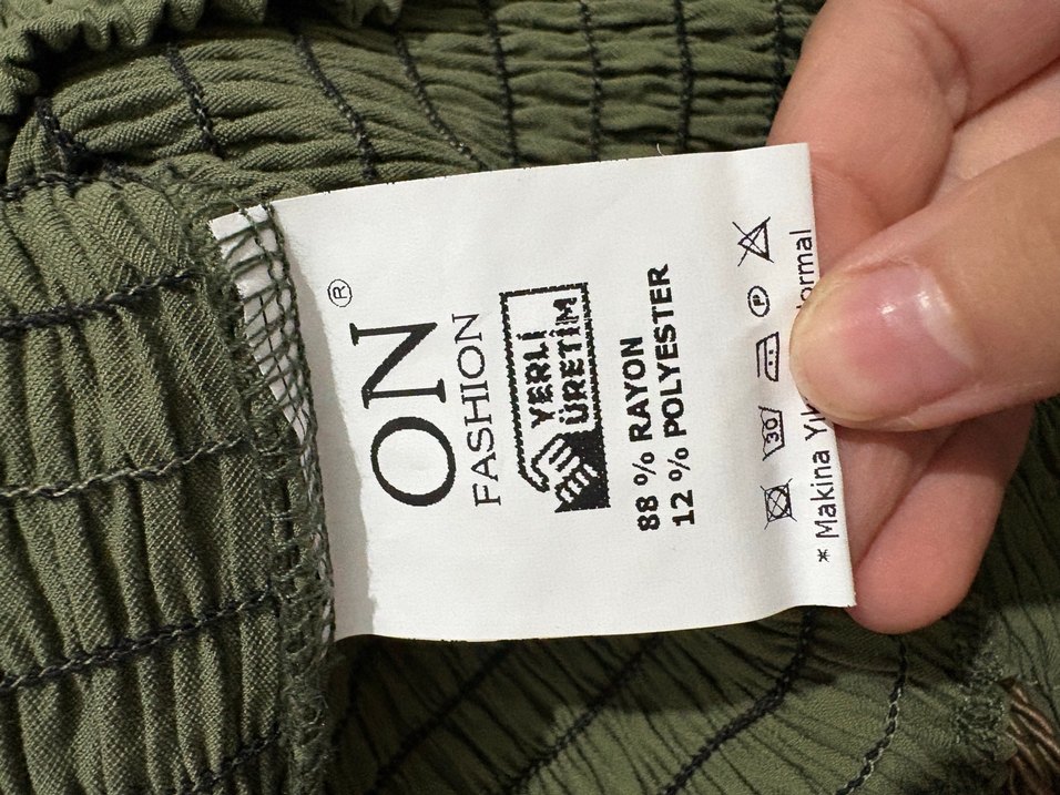 Kısa Kollu Pliseli Keten Yeşil Bluz - Görsel 3