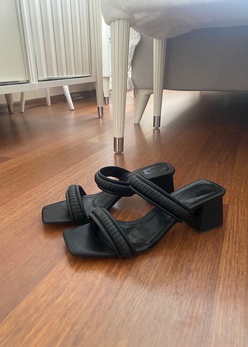 Siyah Kadın Topuklu Sandalet - Görsel 3