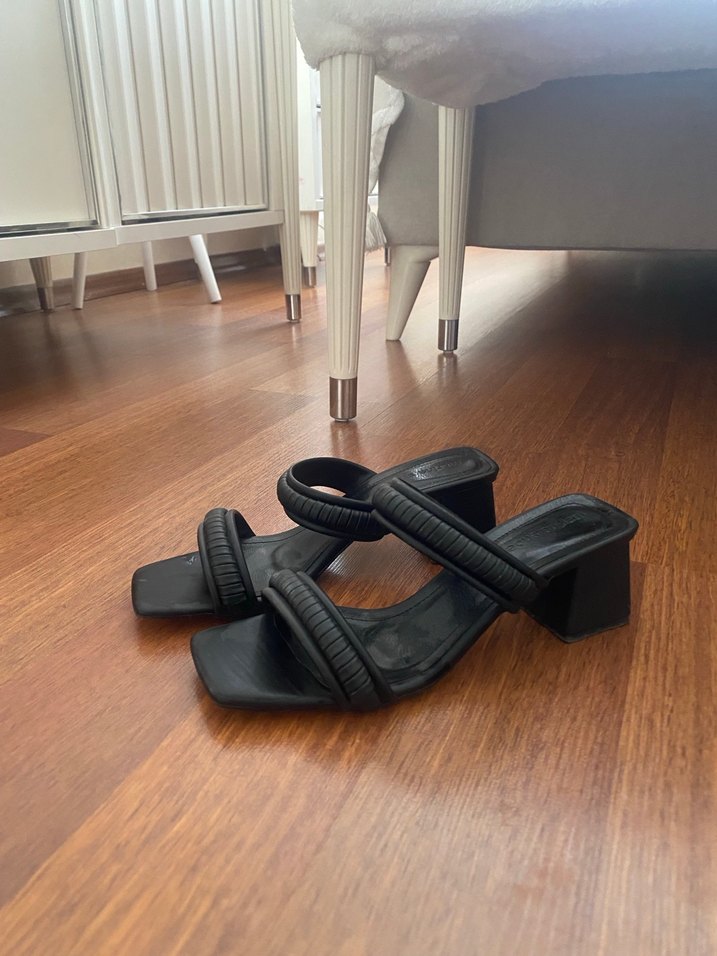 Siyah Kadın Topuklu Sandalet - Görsel 3