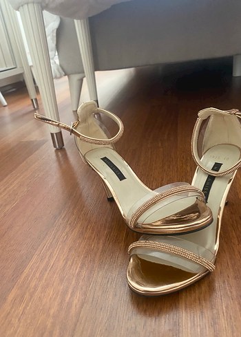 Rose gold Parlak Tokalı İnce Topuklu ayakkabı - Görsel 2