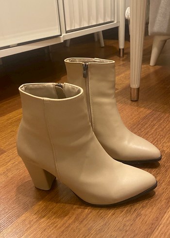 Bej Deri Fermuarlı topuklu  Kadın Bot - Görsel 2